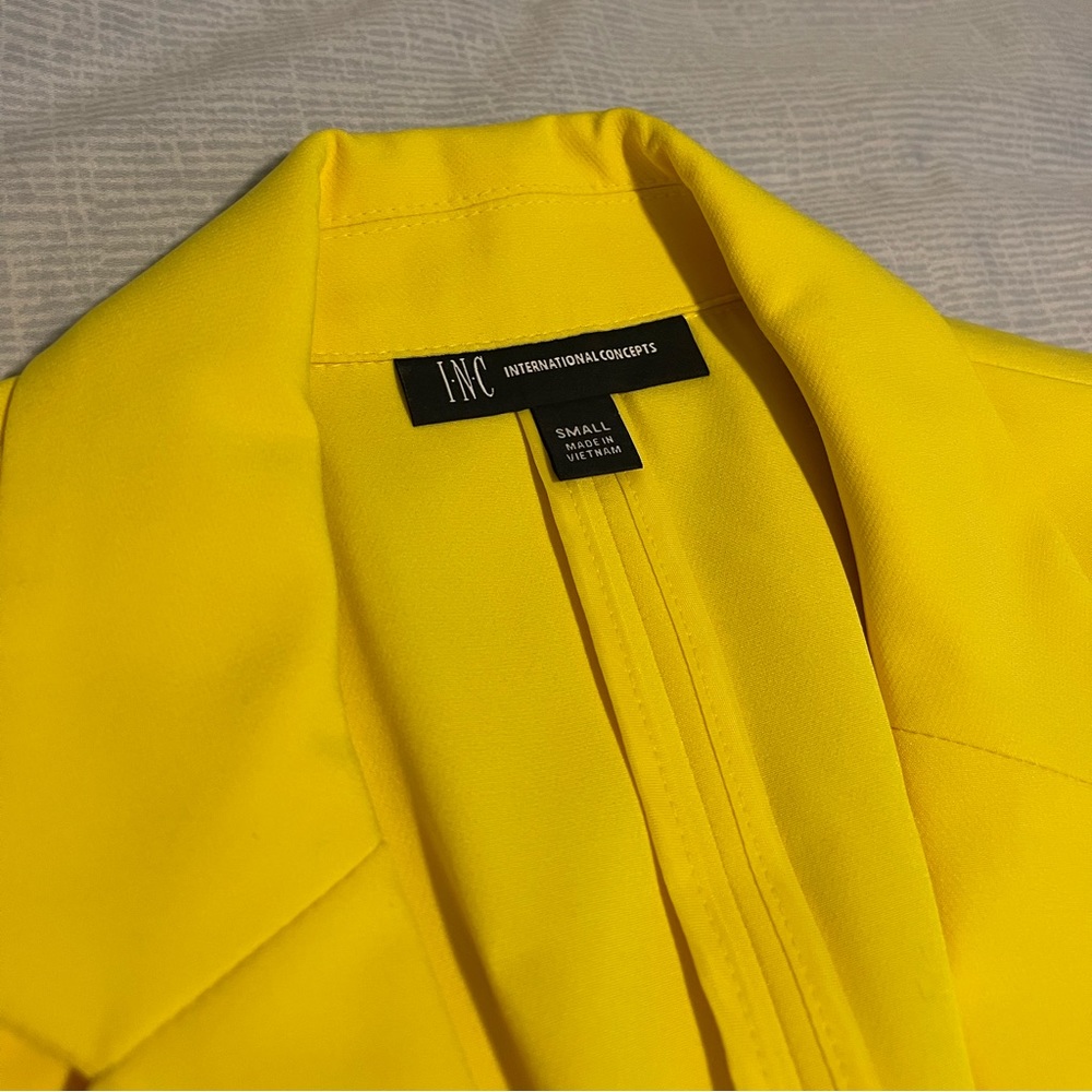 Blazer - Picture 3 of 4